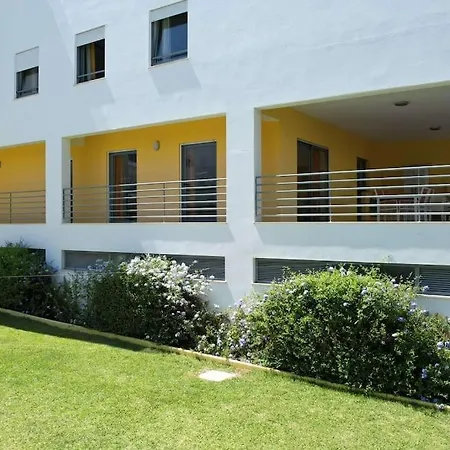 Grand Avec Terrasse Au Calme Sur Jardin Et Piscine Apartamento