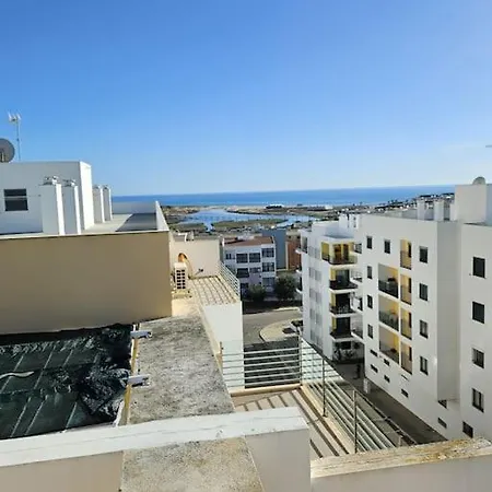 Grand Avec Terrasse Au Calme Sur Jardin Et Piscine * Armação de Pêra