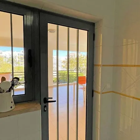 Grand Avec Terrasse Au Calme Sur Jardin Et Piscine *
