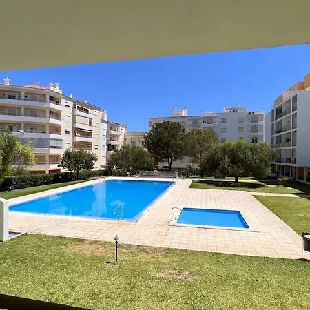 Grand Avec Terrasse Au Calme Sur Jardin Et Piscine Apartamento *