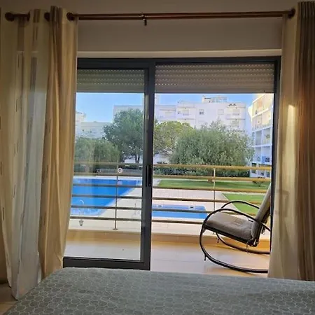 Grand Avec Terrasse Au Calme Sur Jardin Et Piscine Apartamento *