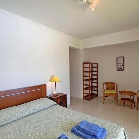 Grand Avec Terrasse Au Calme Sur Jardin Et Piscine Apartamento Armação de Pêra