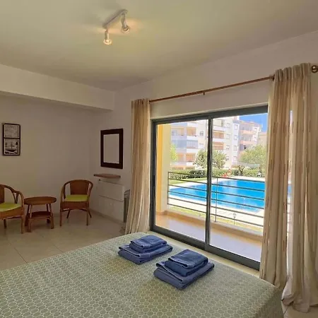 Grand Avec Terrasse Au Calme Sur Jardin Et Piscine Armação de Pêra