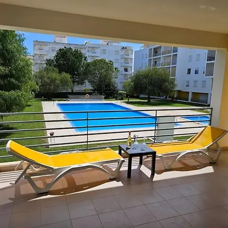 Grand Avec Terrasse Au Calme Sur Jardin Et Piscine Armação de Pêra